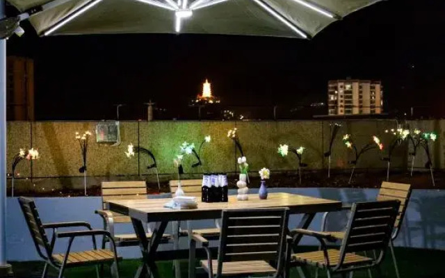Meige Hotel (Red River Maitreya)