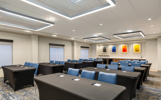 Holiday Inn Exp Stes Univ