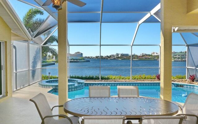 Waterfront Home With Spectacular View, Pool and spa