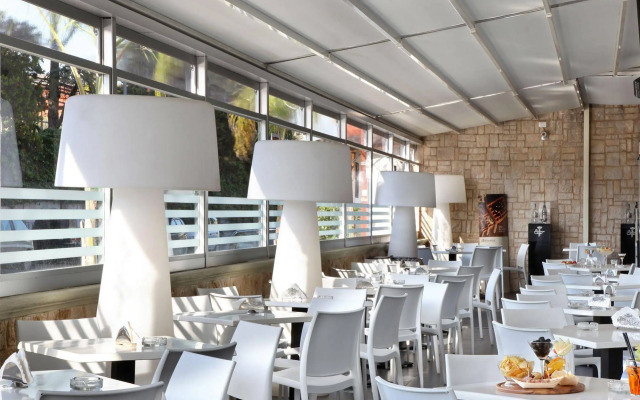 Business Hotel