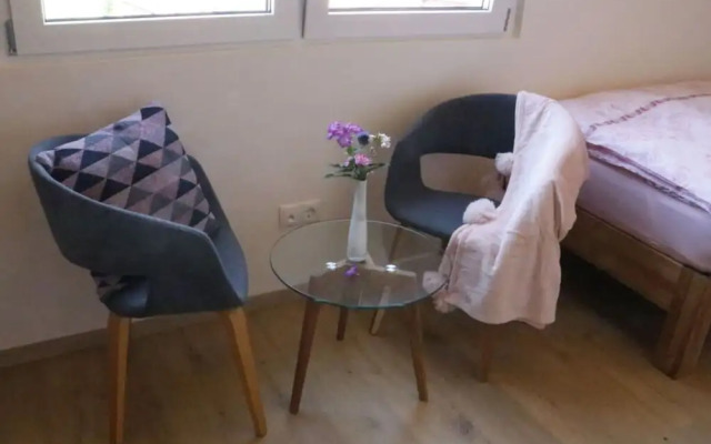 Welcoming Apartment Near Lake