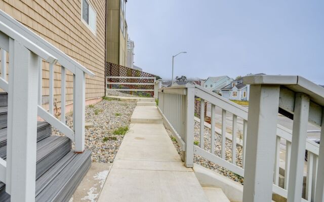 Efficiently Equipped Pacifica Apt - 1 Mi to Beach!