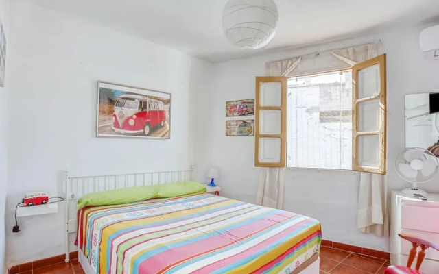 Chic Holiday Home in Benamargosa With Barbecue and Garden