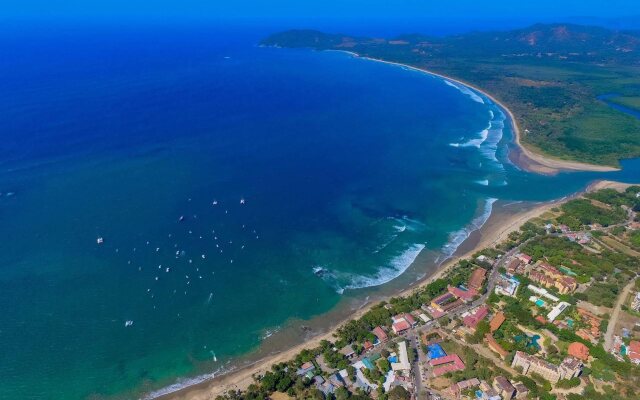 Casa Pura Vida Surf Hostel