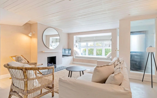 Chic Coastal Retreat - 5-min Stroll to Beach
