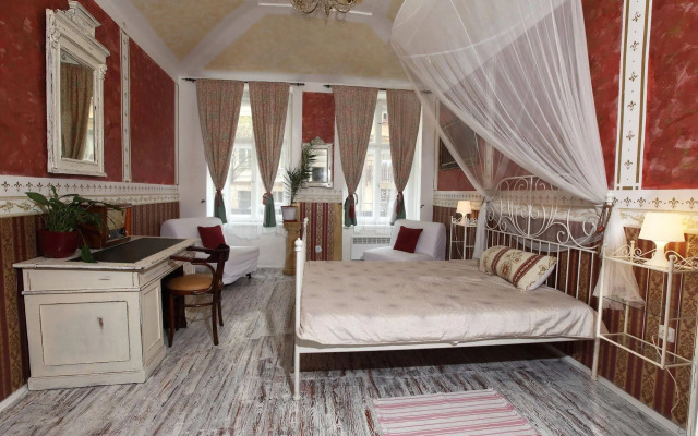 Old Time Hotel
