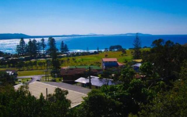 Barrels Beach House, 28 Dulconghi Street