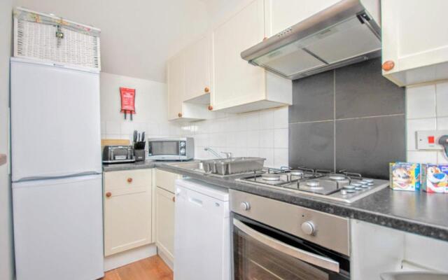 Cosy 2 Bedroom Apartment - Flat 3 Queens Square Brighton