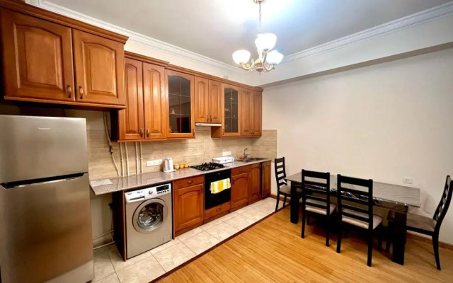 New Luxury 2 Bedroom + Balcony By Republic Square
