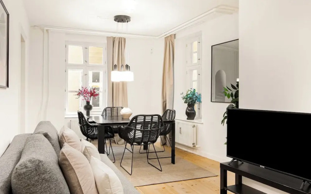 Sanders Tivoli 1- Lovely 2-bdr Apt Near Tivoli
