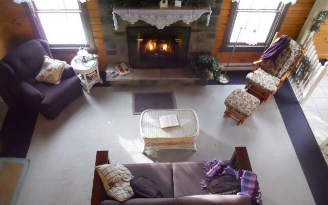 Cricket Hill Lodge & Cabins