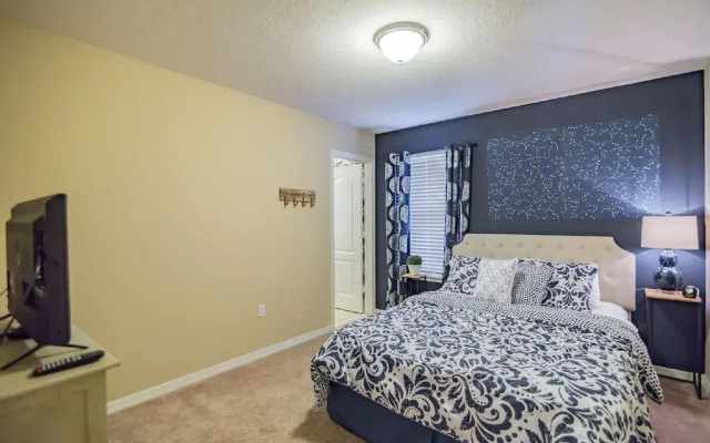 4970 Trafalgar Village