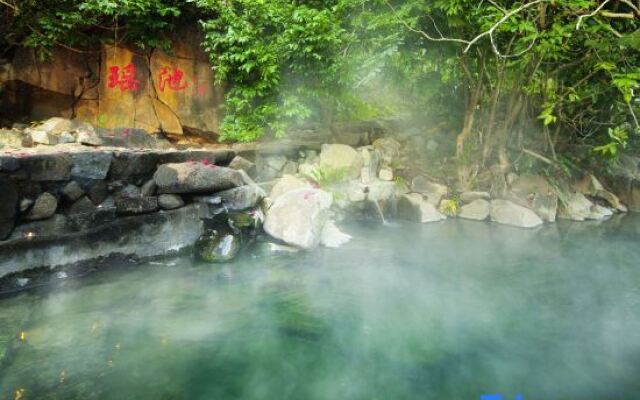 Qixian Yaochi Hot Spring Resort