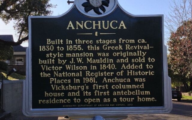 Anchuca Historic Mansion & Inn