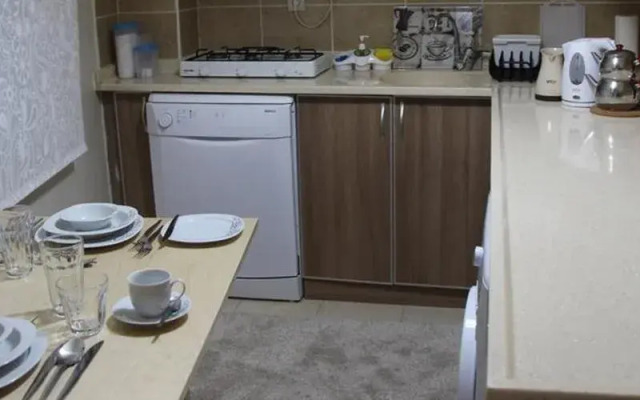 Kinzi House Apart Hotel