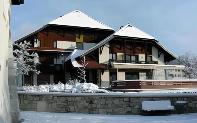 Logis Hôtel Annecy Nord / Argonay