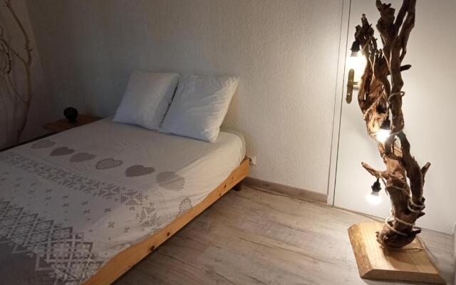 Bas de villa au chant des cigales