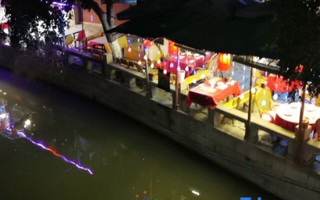 Tongli Riverside Inn