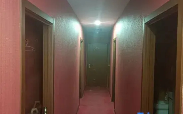 Hongyunlai Hotel (Qiqihar University Qiqihar 28 Middle School Branch)