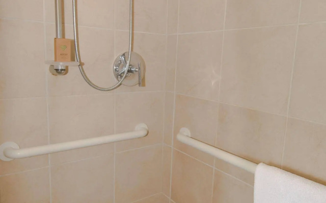 Отель Waikiki Circle