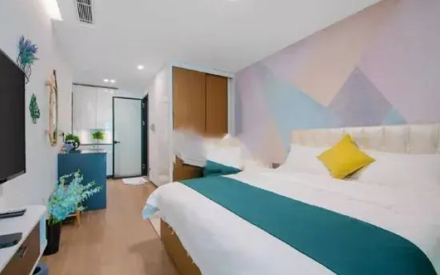 Vanke Shennan Road 68 Apartment (Shenzhen Dongmen Hubei Subway Station Branch)