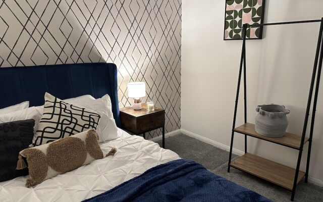 Convenient 3 bd House Salford 7 Guests