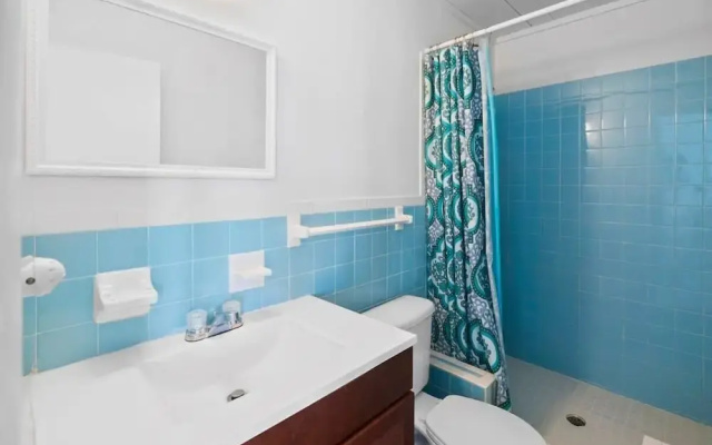 Beachfront White Palm Villa - Tar Bay