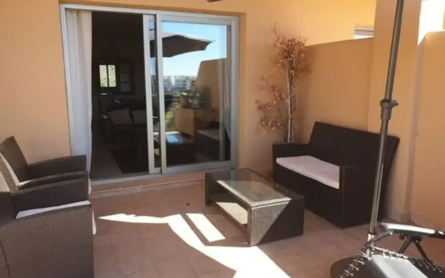 Apartmentsleeps4-golfclub-freeparking-bbq-pool-ac