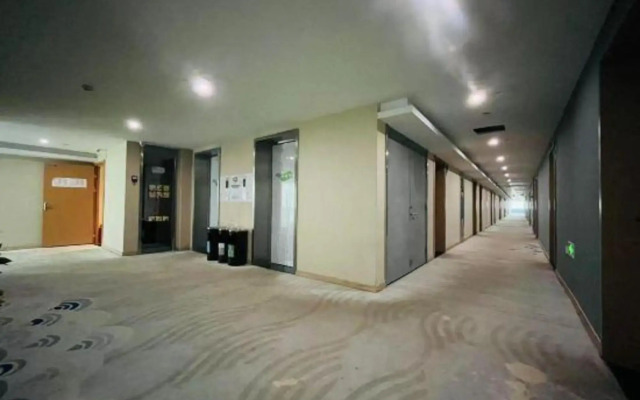 Heng 8 Hotel Chain (Jiaxing Youchegang Swan Lake)