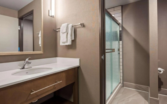 Holiday Inn and Suites Memphis Southeast Germantown