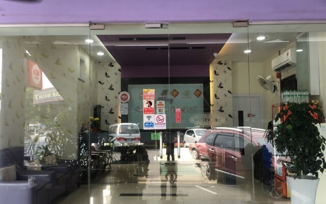 OYO 89856 MF Hotel