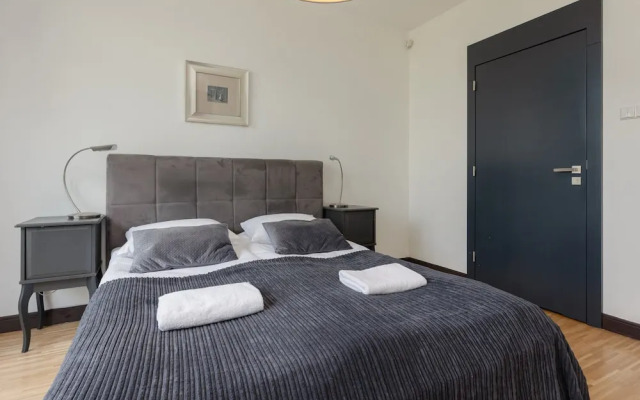 Sielecka Apartment Warsaw by Renters