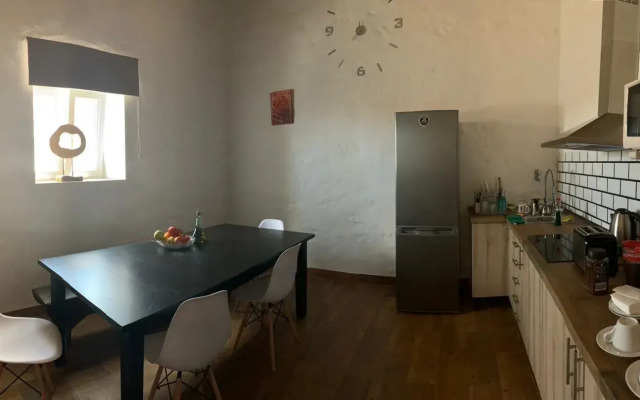 Valtisya House Pool & Airport