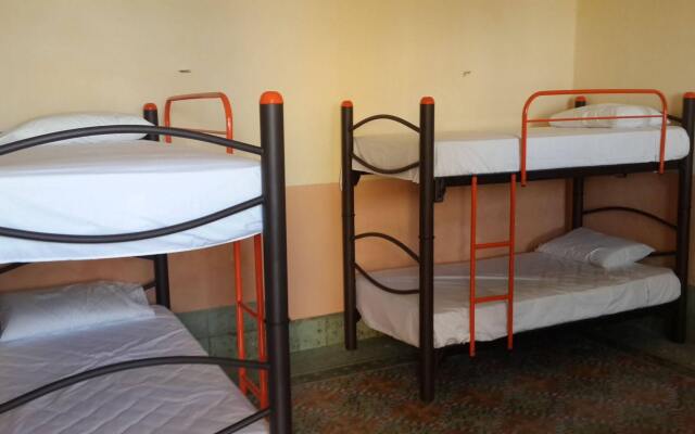 Hostal La Ermita - Hostel