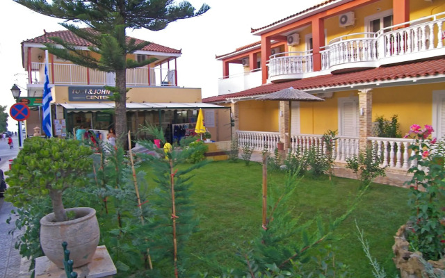 Tom &amp; John Apartments