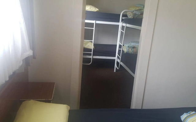 Camellia Court Family Motel