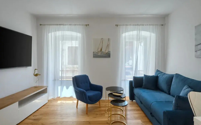 Modern Apartment With Open-air Parking