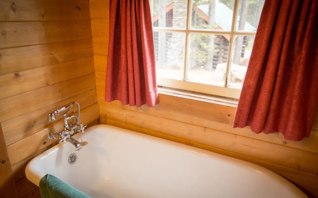 Storm Mountain Lodge Cabins & Dining