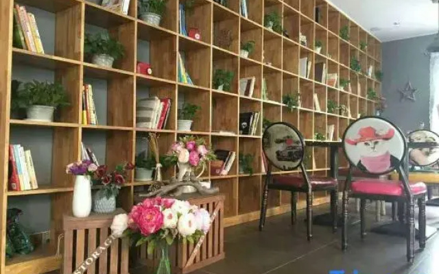 Sanya Xiamohuahua Homestay (Dadonghai Branch)