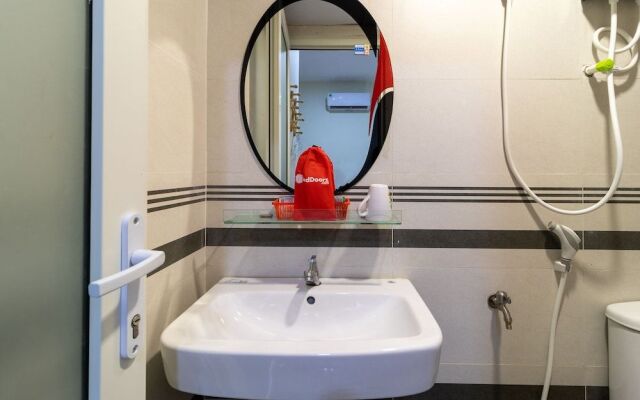 RedDoorz near Lotte Cinema Cong Hoa