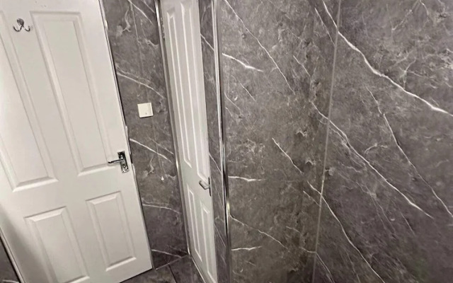 2br-sleeps4-freeparking-wifi-smarttvs