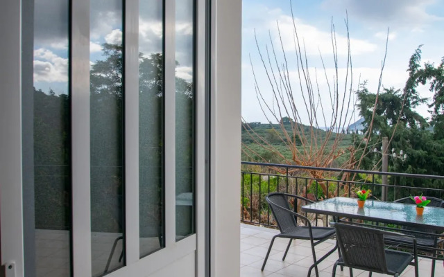 Family Private Homes with Sea View