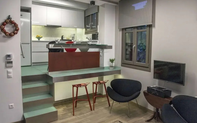 Tripodon Plaka in the shade of Acropolis by GHH