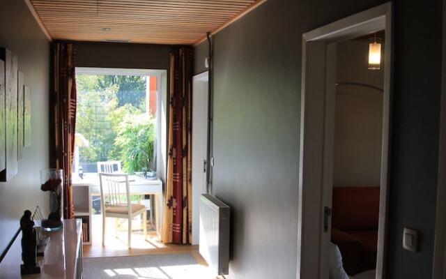 Green Hill Guest House and Apartment