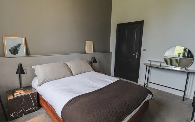 The Mary Maude Suite Stone Cross Mansion