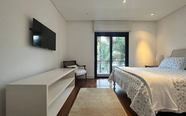 Mans o 6 Suites Riviera