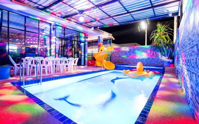 Grand Prix Pool Villa