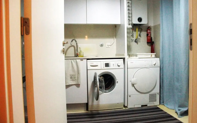 Bright Apartment in Entrecampos