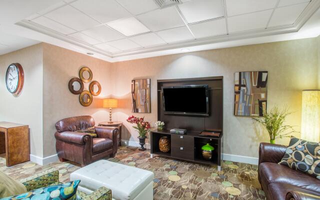 Holiday Inn Express Hotel & Suites Brattleboro by IHG