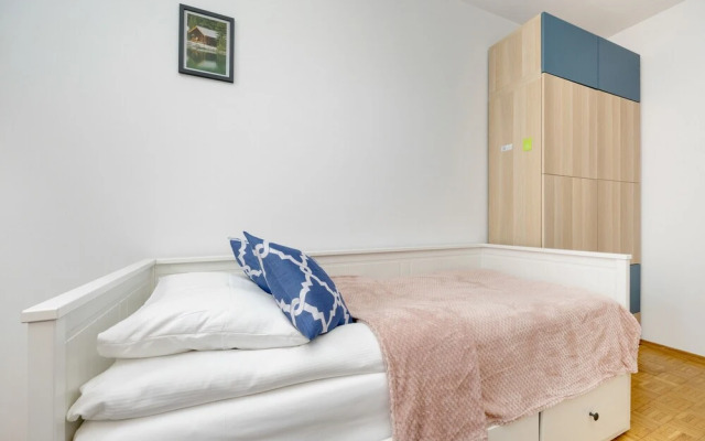 Apartment With Three Bedrooms by Renters